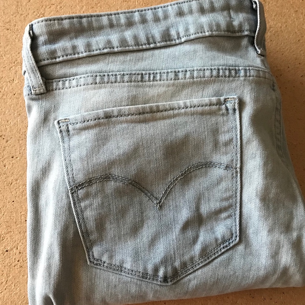 Levi’s light blue denim size 30